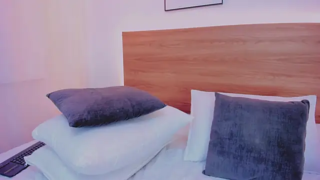 MaddyCrofft online show from September 12, 2:02 pm