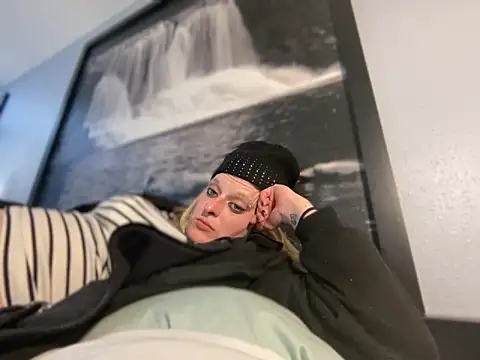 KITTYBOOBOOFUXX online show from March 25, 3:34 am