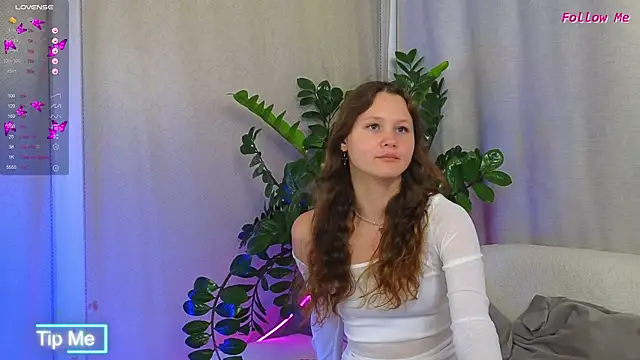 AmeliRoyse online show from September 18, 5:33 pm