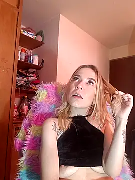 Snapshot of sara_crushx chatting on September 28, 3:06 pm sara crushx online show from September 28, 3:06 pm