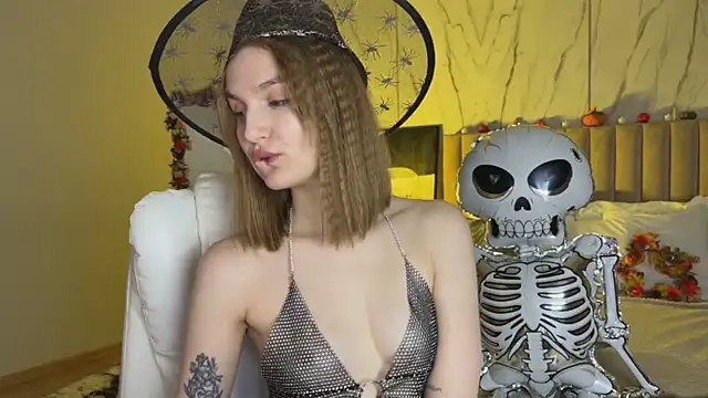  Vikky Moon  online show from October 28, 1:33 am