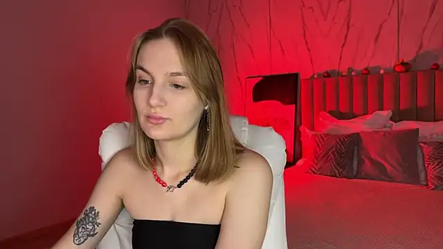 Snapshot of _Vikky_Moon_ chatting on October 22, 12:59 am Vikky Moon online show from October 22, 12:59 am