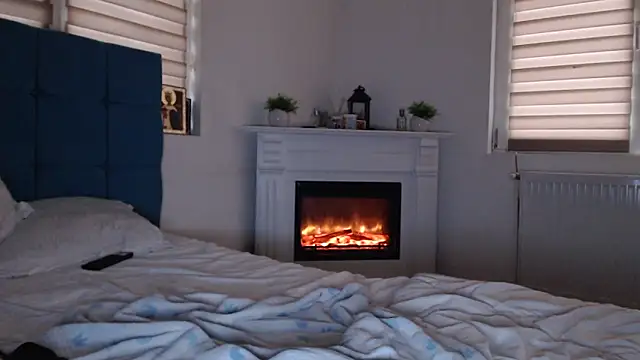 ElssaRush online show from October 7, 1:48 pm