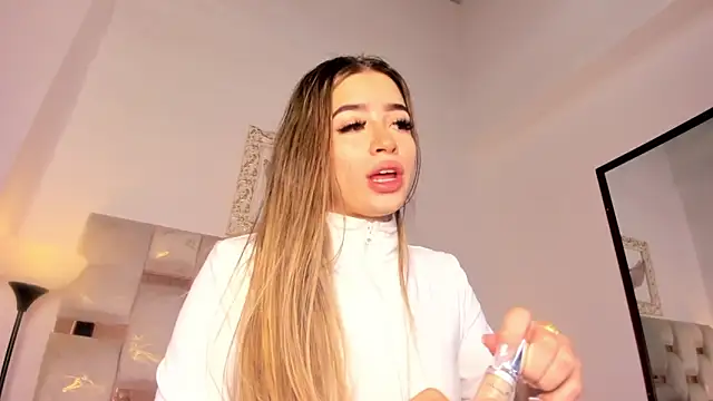 Lola Blondie online show from November 21, 12:40 pm