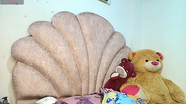 charlotte walker1 online show from March 24, 12:05 am