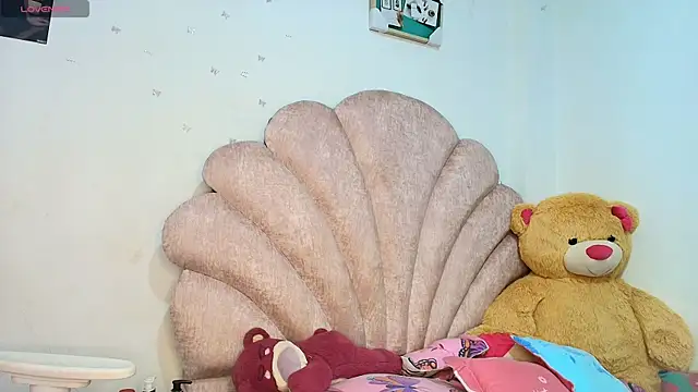 charlotte walker1 online show from March 20, 9:52 pm