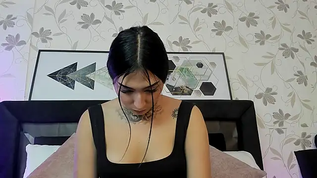 Lilith Thompson online show from September 12, 4:58 pm