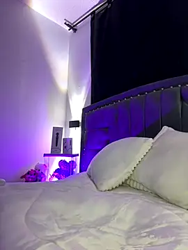 Lilith Thompson online show from December 18, 12:26 am