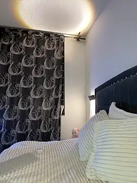 Lilith Thompson online show from October 16, 4:26 am