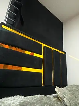 Lilith Thompson online show from September 14, 1:58 am