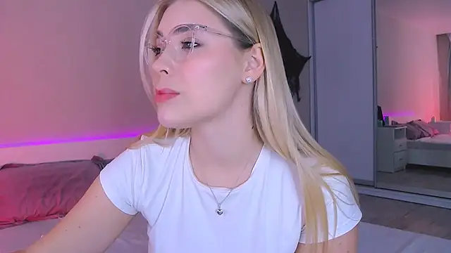 Snapshot of DIANAxxxDIAMOND chatting on October 29, 10:08 am DIANAxxxDIAMOND online show from October 29, 10:08 am