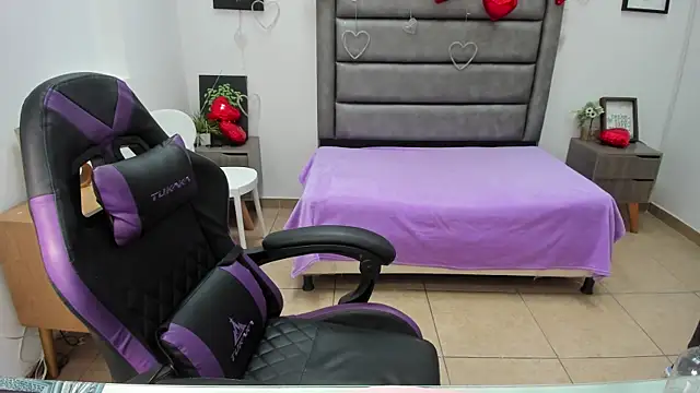 Tania Duque online show from April 7, 2:08 pm