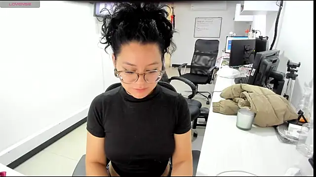 Snapshot of jenn_cg chatting on November 1, 8:46 pm jenn cg online show from November 1, 8:46 pm