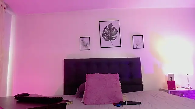 Rose Thompson1 online show from January 31, 7:11 pm