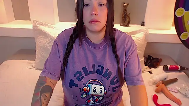 milu w4llace online show from September 26, 12:19 am