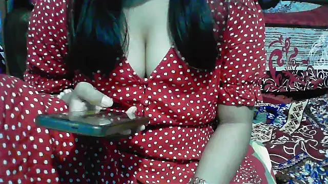 LAYLA 600 online show from November 22, 11:35 am