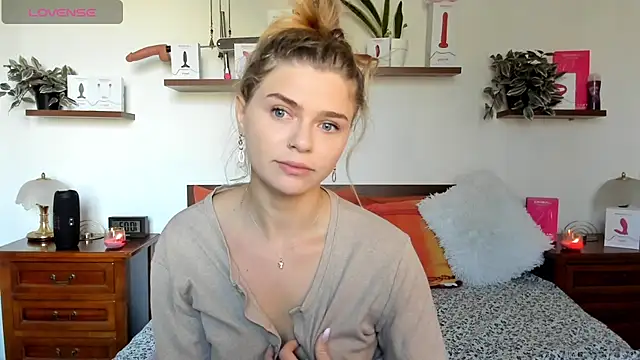 Snapshot of HaleyReedme chatting on October 21, 8:07 am HaleyReedme online show from October 21, 8:07 am