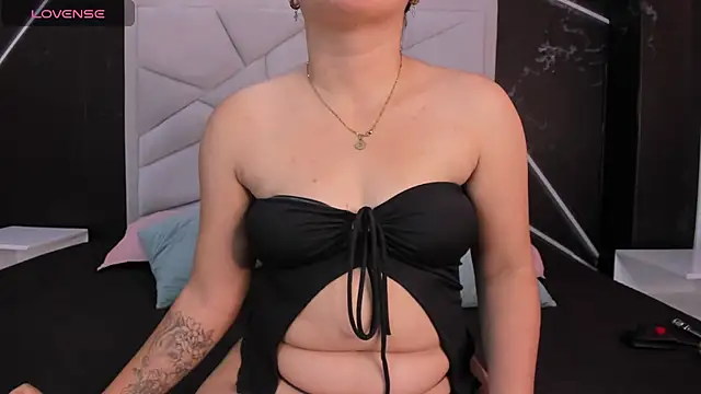 JulietSofia online show from April 1, 8:28 pm