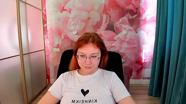 AngelinaLow online show from March 17, 12:42 pm