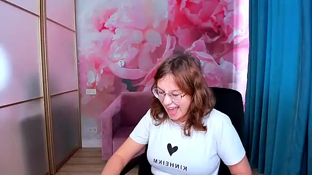 AngelinaLow online show from November 14, 12:27 pm