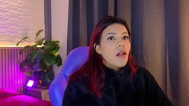 TiffanyWalk online show from November 24, 10:50 am