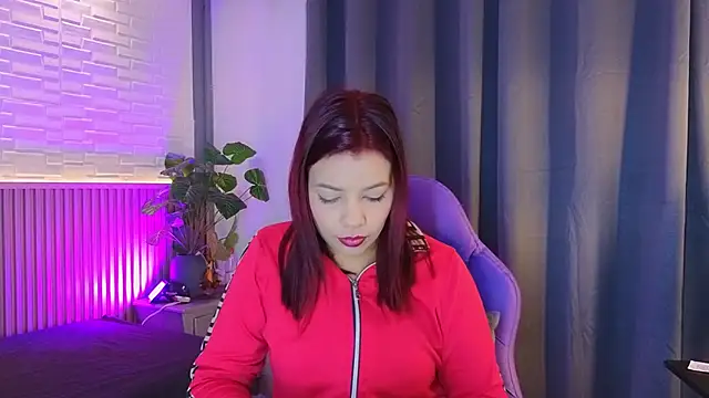 TiffanyWalk online show from December 18, 11:48 am