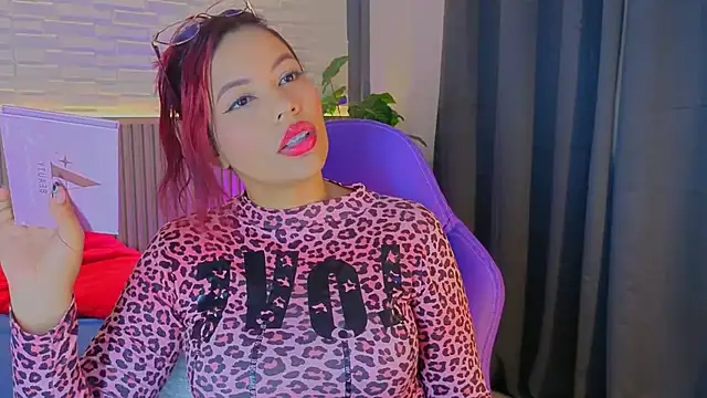 TiffanyWalk online show from October 4, 12:11 pm