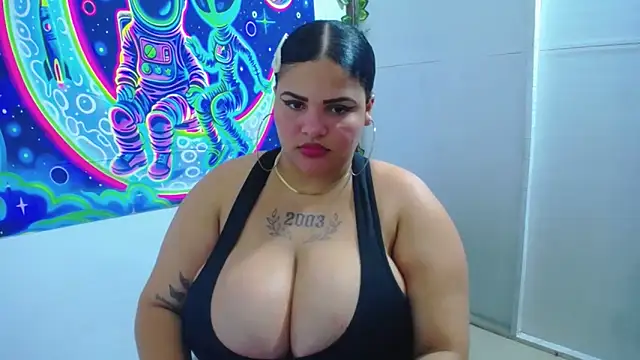 latina bigboos25 online show from December 18, 9:25 am