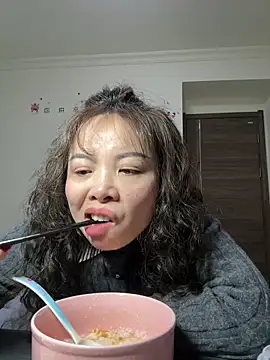 aa520uv online show from March 4, 8:10 am