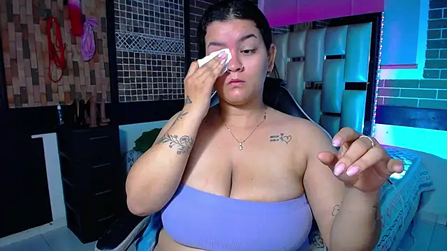 kriss sweetboobs10 online show from April 1, 1:01 pm