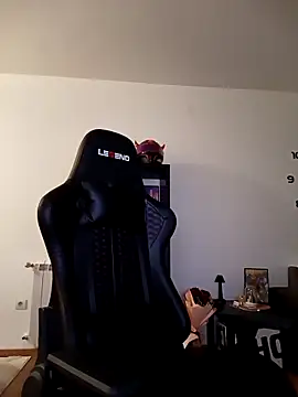 MeCherryy online show from April 1, 2:25 pm