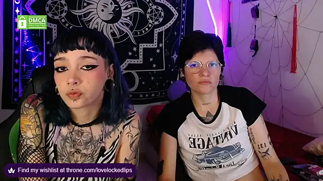 Snapshot of lovelockedlips chatting on October 21, 12:36 am lovelockedlips online show from October 21, 12:36 am