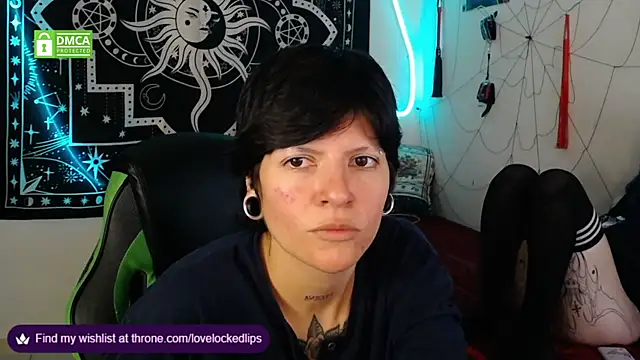 Snapshot of lovelockedlips chatting on October 22, 3:11 am lovelockedlips online show from October 22, 3:11 am