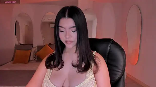 CandaseRussell online show from December 2, 8:11 pm