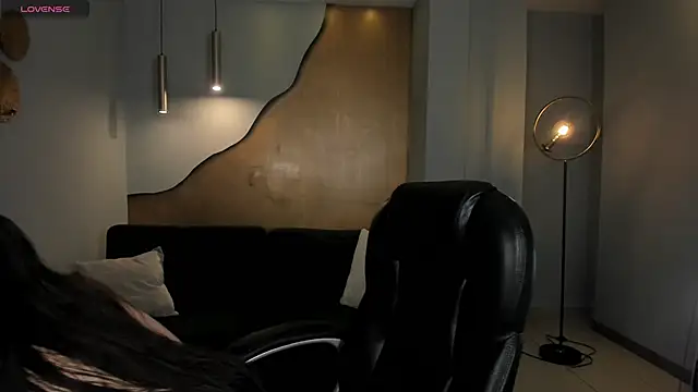 MaiaCollins online show from November 5, 6:35 pm