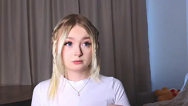 minigirl online show from February 4, 5:10 am