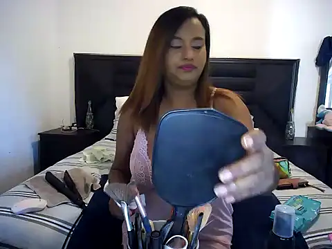 indianqueeny4u online show from December 3, 7:33 am