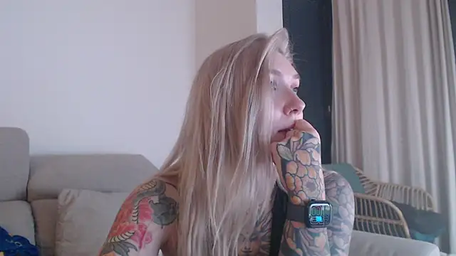 tattoobbgirl online show from December 17, 7:51 pm