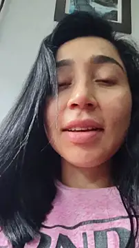 Elowyn online show from November 30, 5:50 pm