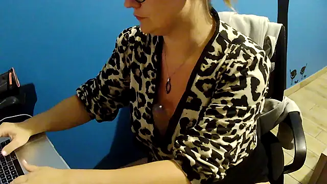 lady gloria69 online show from October 4, 8:35 pm