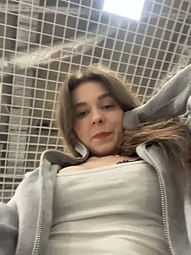 MilaBee online show from January 10, 11:15 am