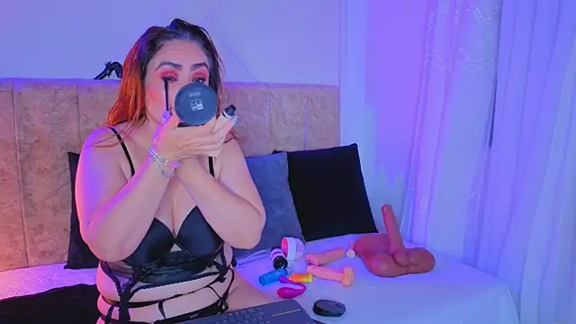 angelinarouse  online show from April 8, 4:14 am