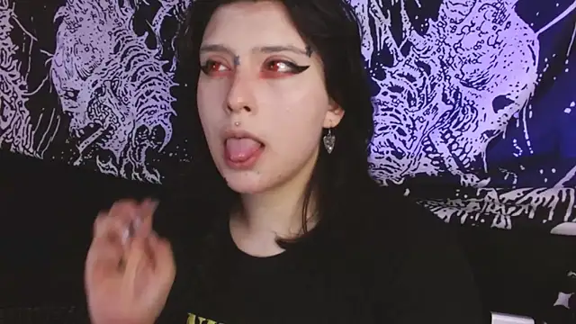 mikaskullcs online show from February 4, 9:51 pm