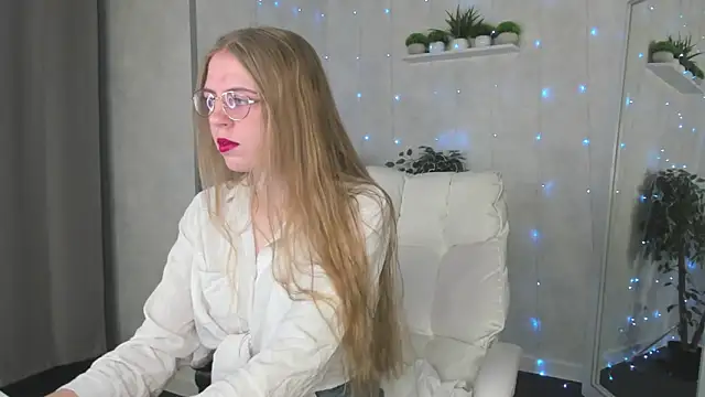 Snapshot of Joann_Shermann chatting on October 23, 1:11 am Joann Shermann online show from October 23, 1:11 am