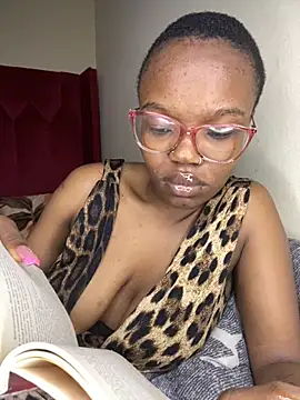 YummyMelanin117 online show from November 24, 1:40 am