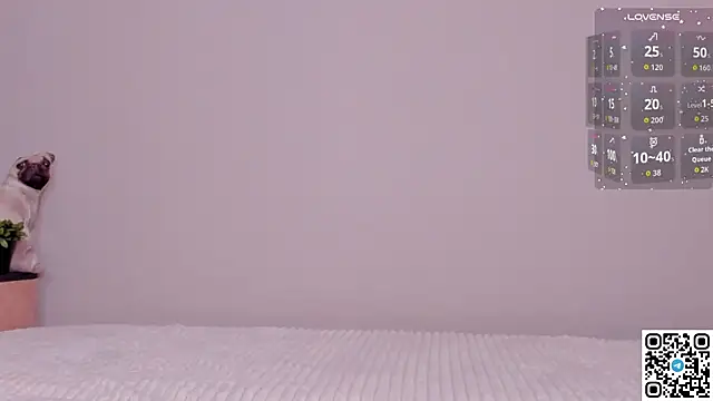 emmelieflorence online show from September 20, 6:50 pm