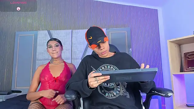 candyandmarilyn online show from April 2, 8:50 pm