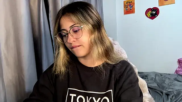 emma  bell  online show from November 13, 11:48 pm