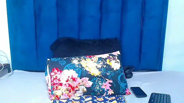 SMALLBOOBSXX online show from March 9, 5:21 am