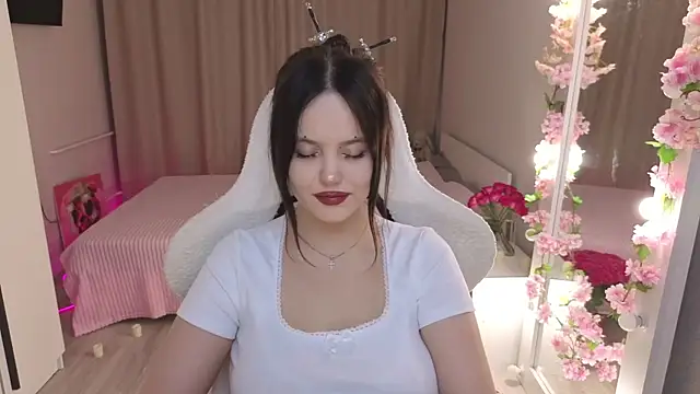 Betty  Davvis online show from October 25, 2:14 pm